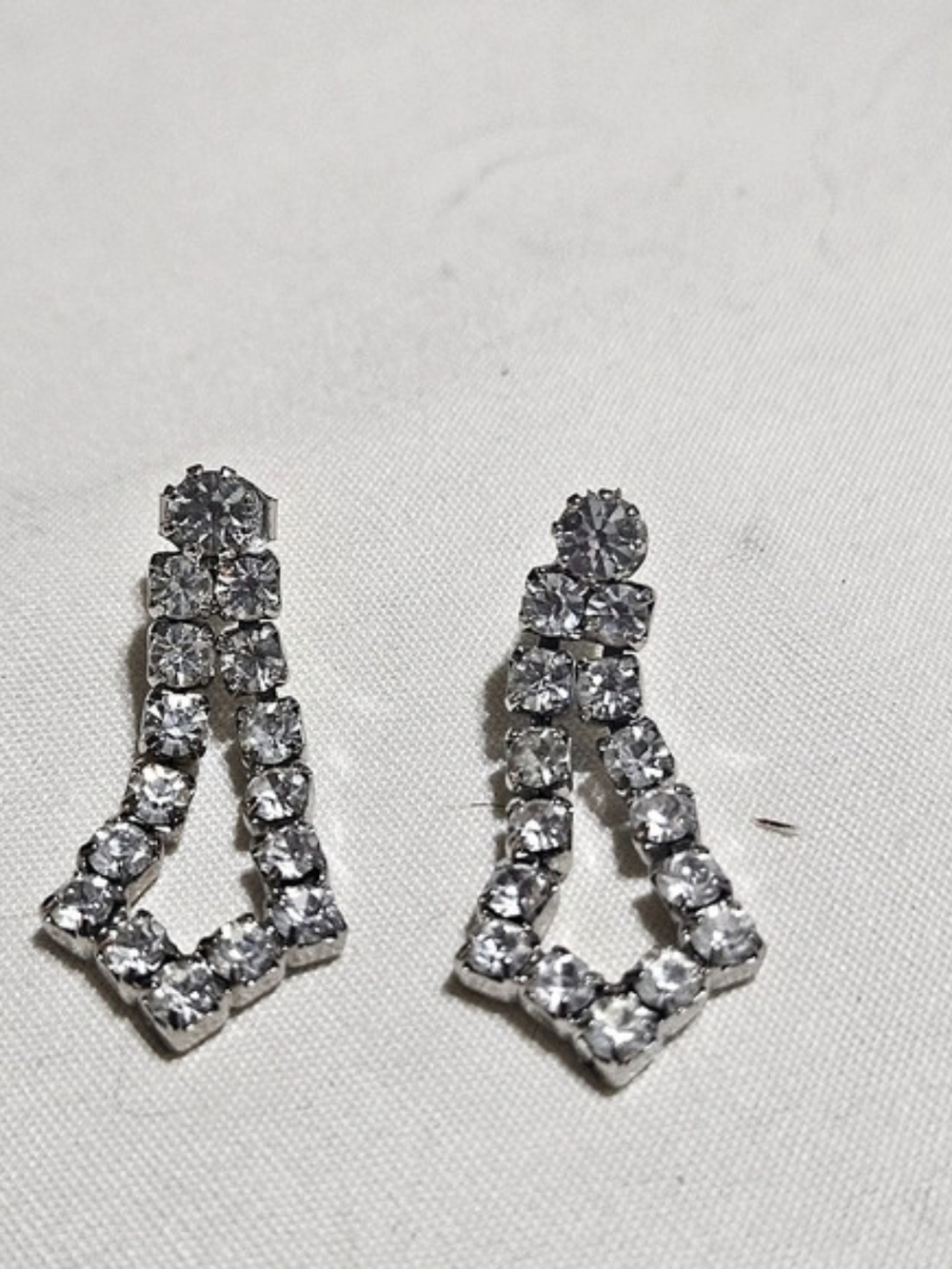 Rhinestone Drop Earrings in Silver Like New